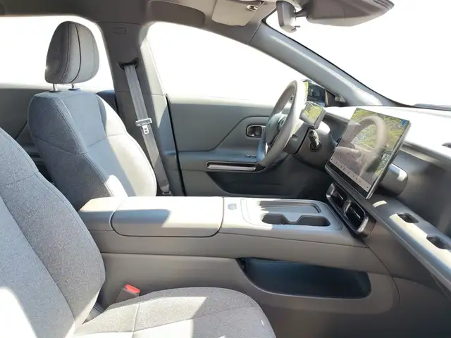 Leapmotor B05 view 14