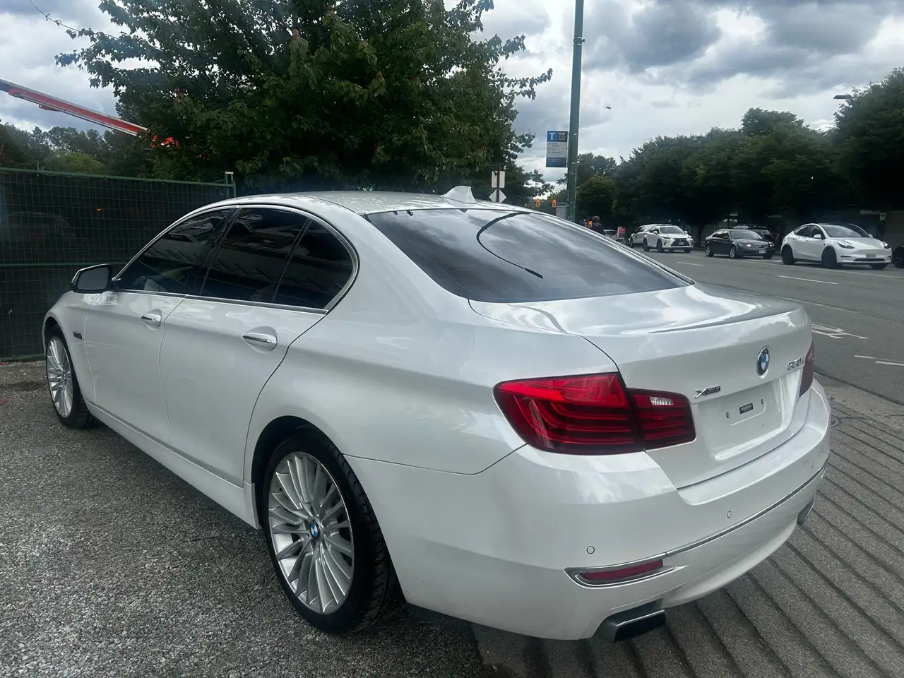 BMW 5 Series снимка BMW 5 Series