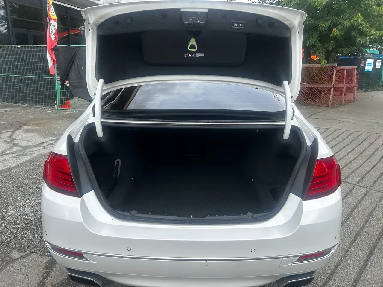 BMW 5 Series снимка BMW 5 Series
