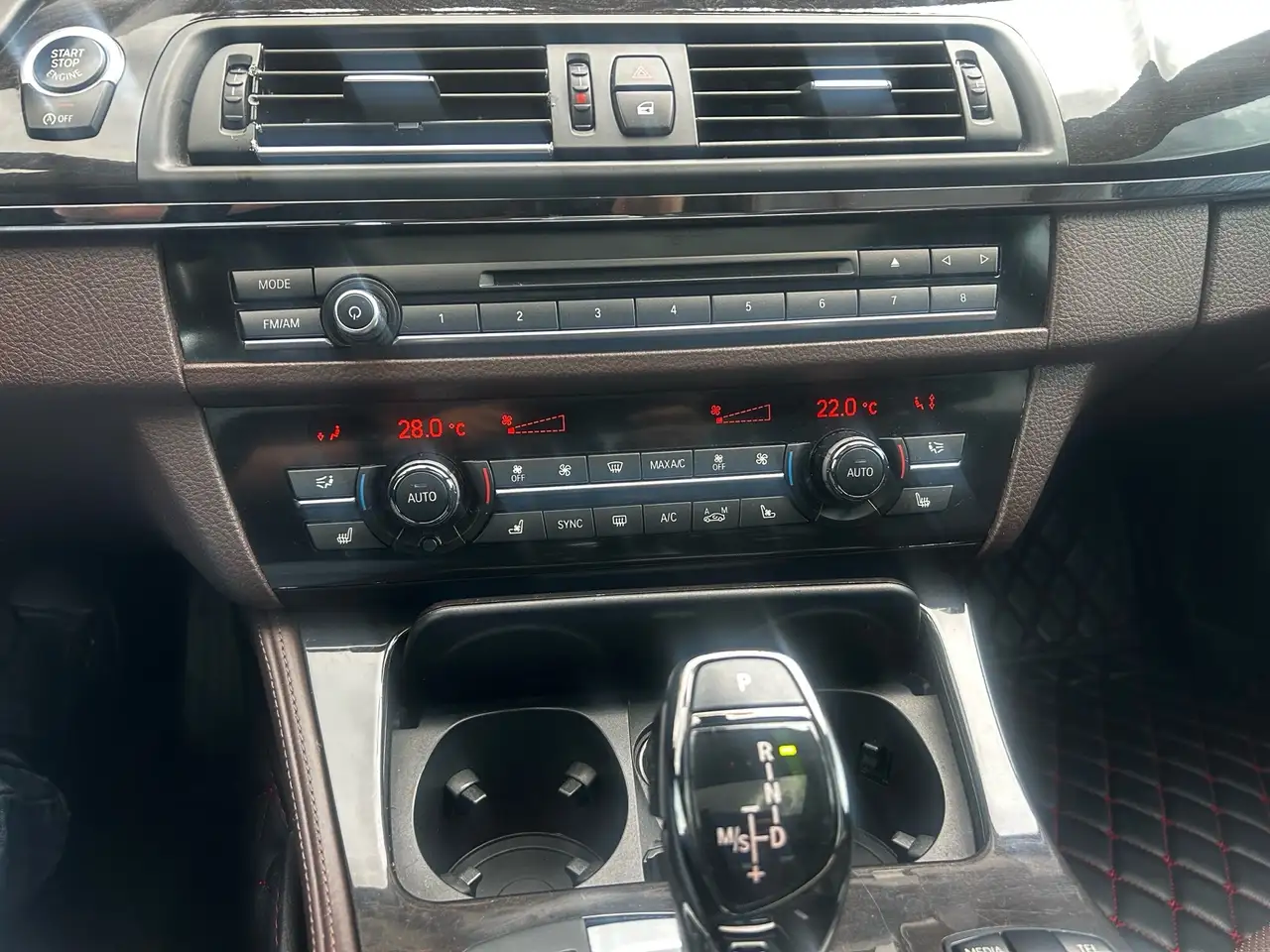 BMW 5 Series снимка BMW 5 Series