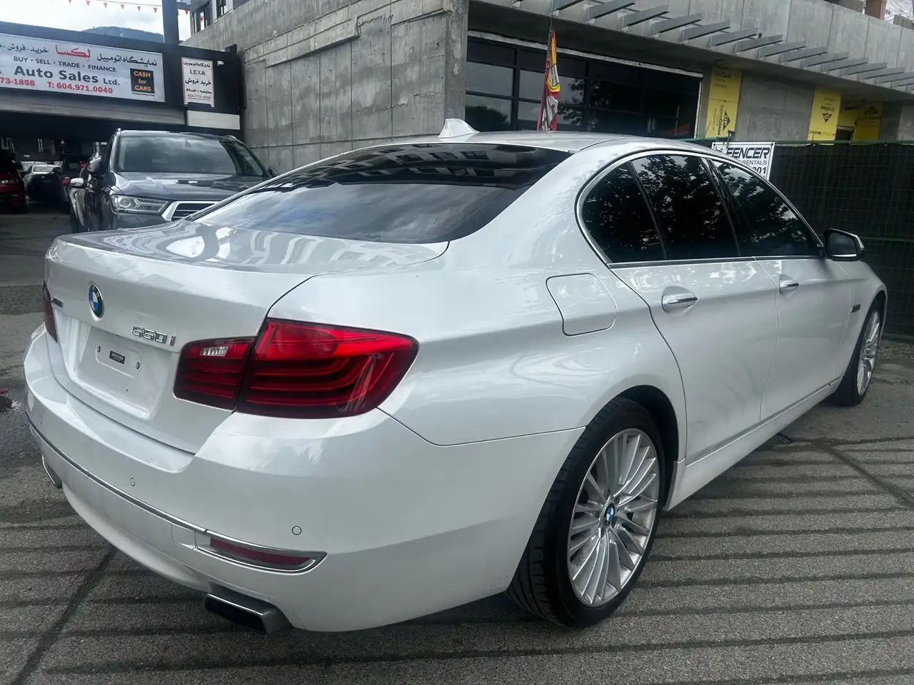 BMW 5 Series снимка BMW 5 Series