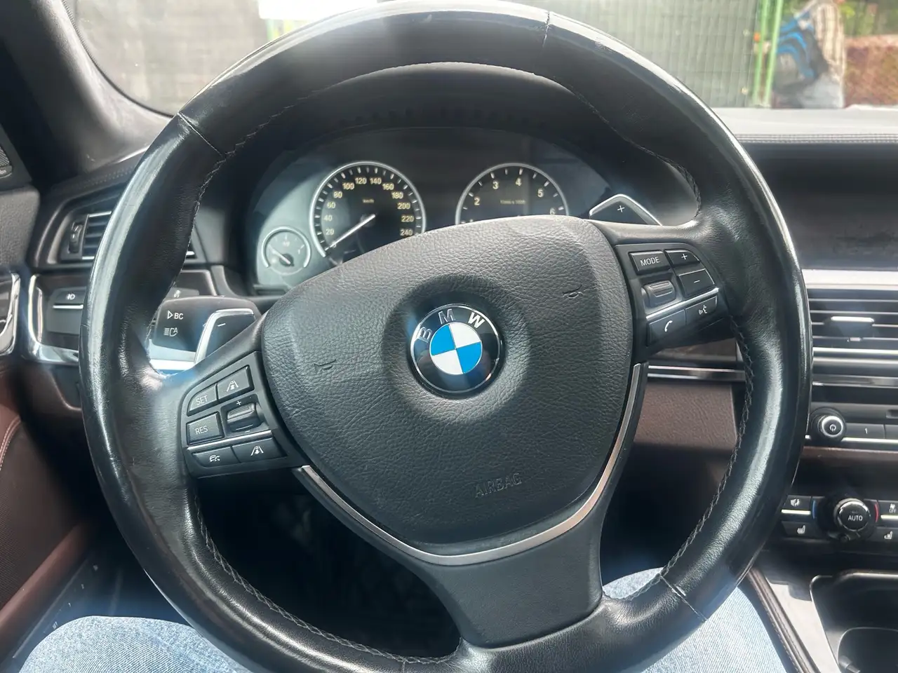 BMW 5 Series снимка BMW 5 Series