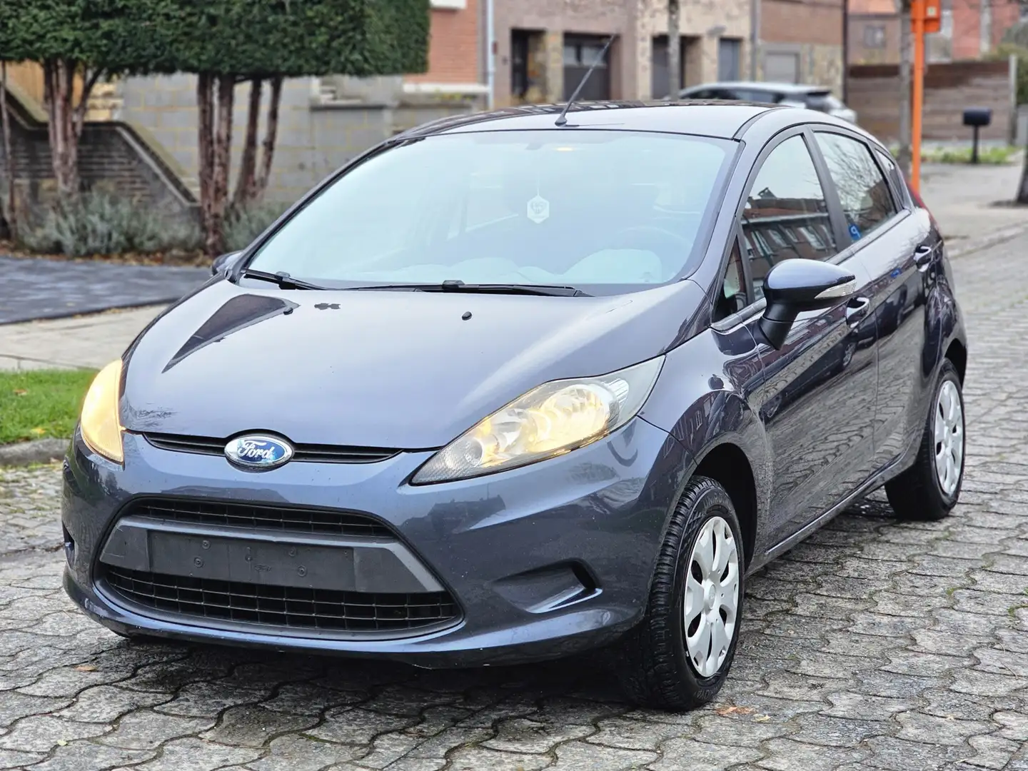 Ford Fiesta Fiesta 1.25i GEKEURD VOOR VERKOOP DEALER ONDERHOUD Grijs - 1