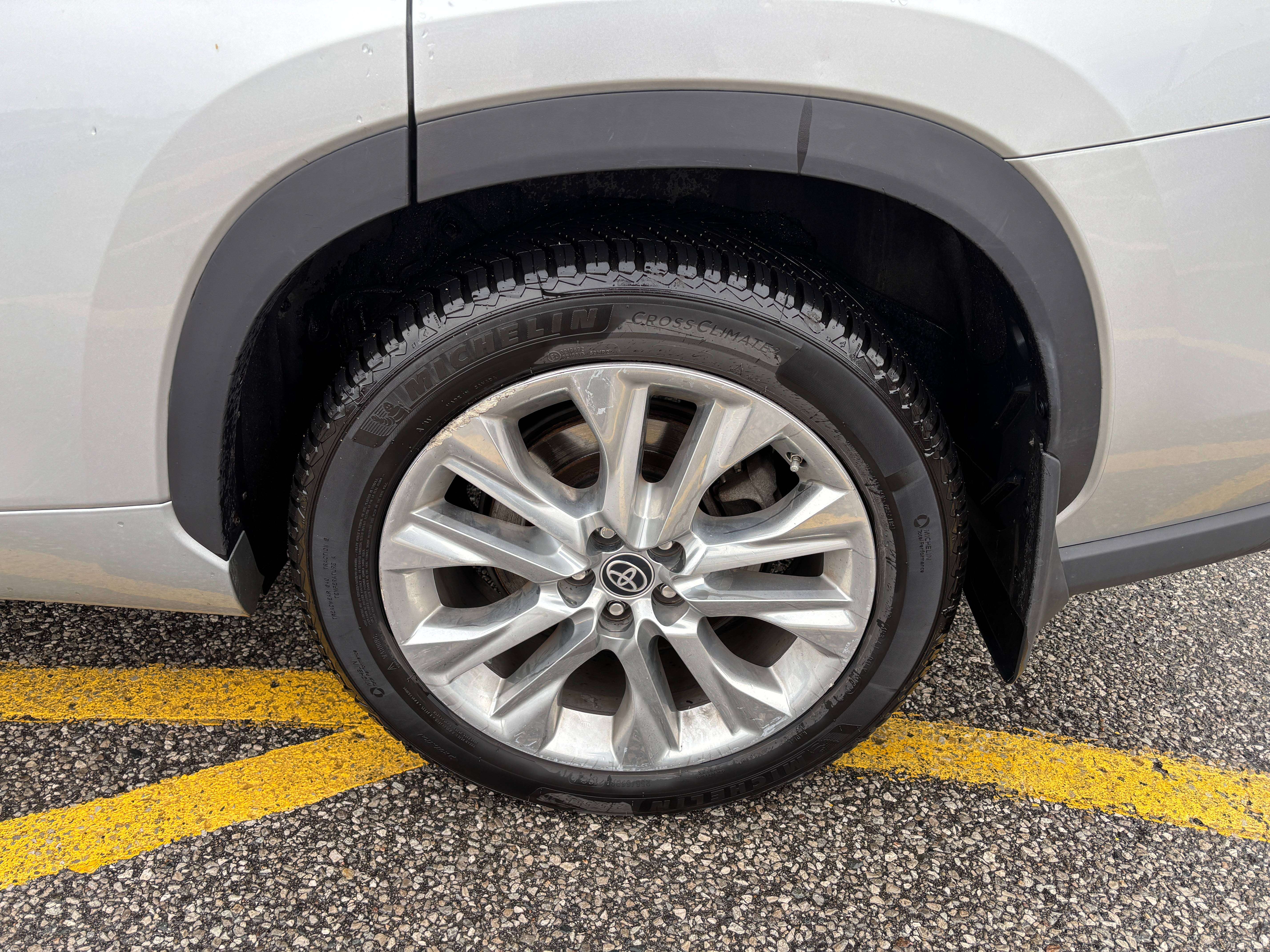 used 2022 Toyota Highlander car, priced at $38,695