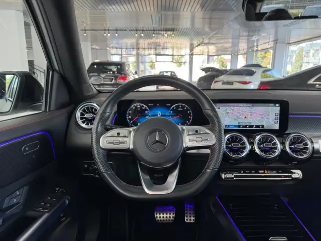 Mercedes-Benz GLB view 14