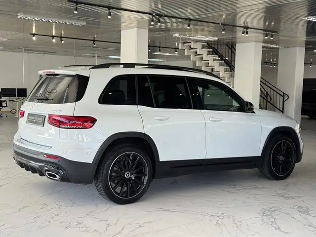 Mercedes-Benz GLB view 5