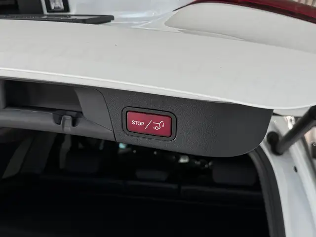 Mercedes-Benz GLB view 13