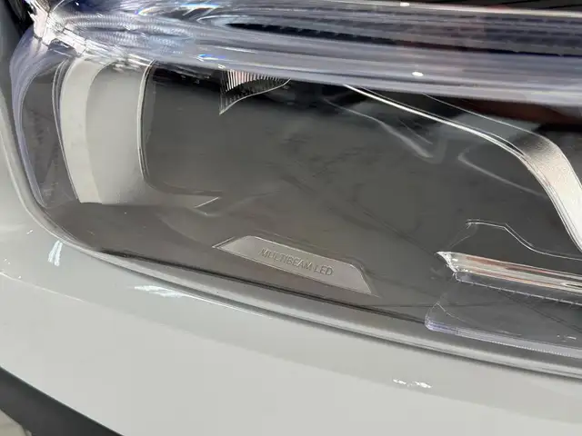 Mercedes-Benz GLB view 11
