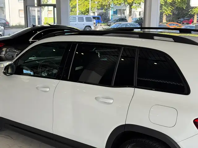 Mercedes-Benz GLB view 9
