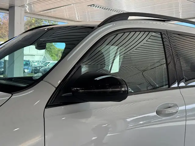 Mercedes-Benz GLB view 8