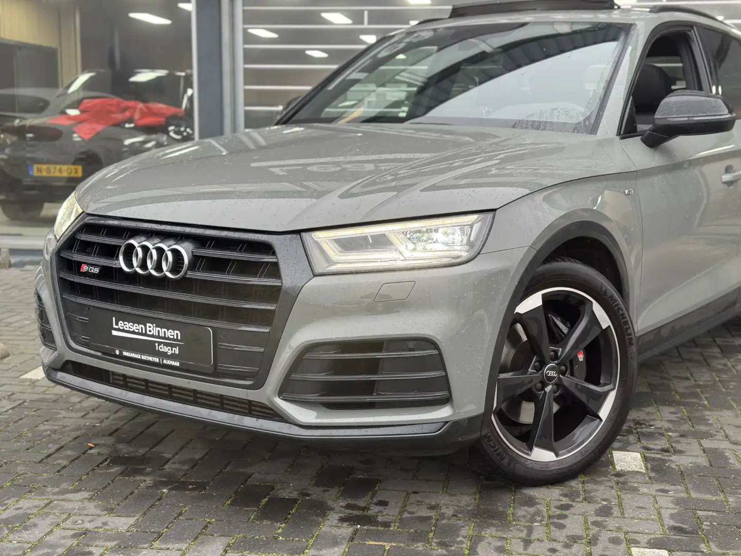 Audi Q5 3.0 TFSI SQ5 quattro Pro Line Plus Grijs - 2