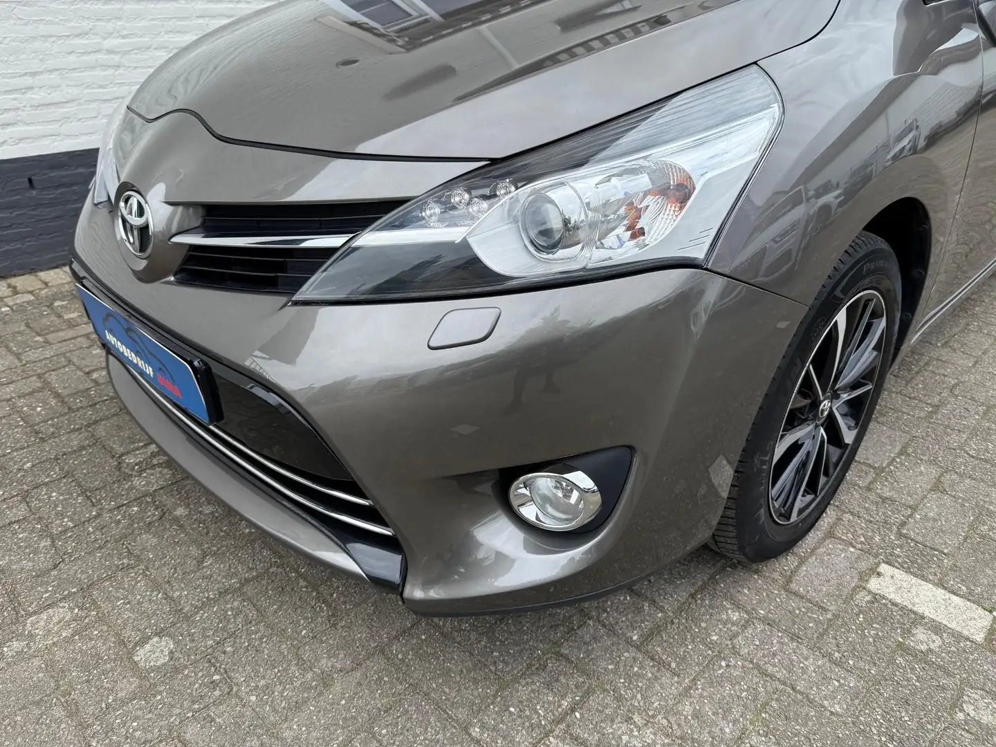 Toyota Verso 1.8 VVT-i Aspiration 7 Pers/ 1e Eigenaar/ Camera/ Grijs - 2