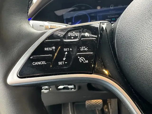 Mercedes-Benz EQS SUV EQS 450 4MATIC SUV AMG Sitzklima Panoramadach Ansicht 15