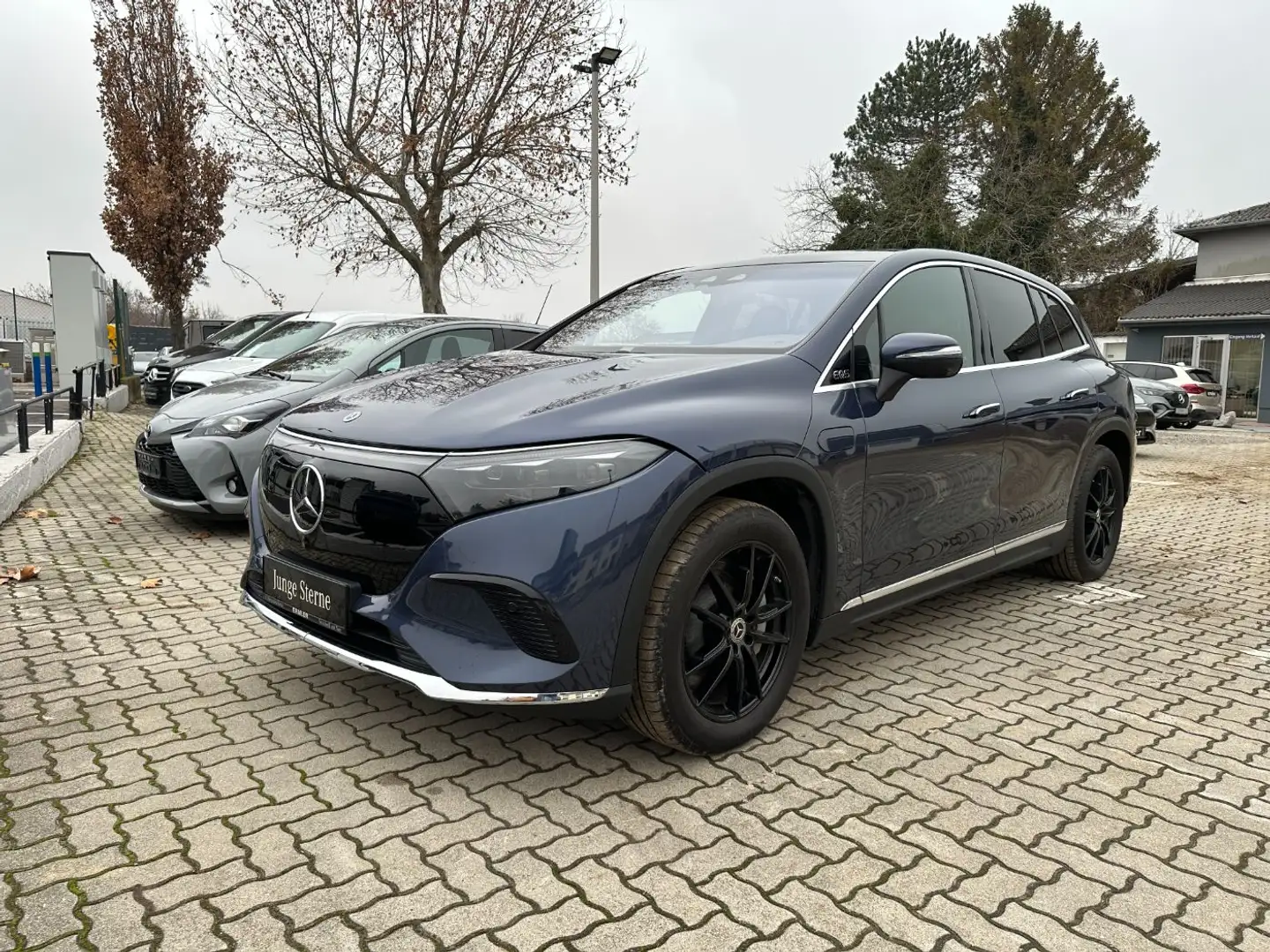 Mercedes-Benz EQS SUV EQS 450 4MATIC SUV AMG Sitzklima Panoramadach Blau - 2
