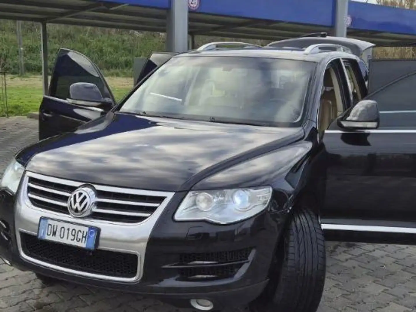 Volkswagen Touareg Touareg I 2009 2.5 tdi R5 Style tiptronic dpf Czarny - 1