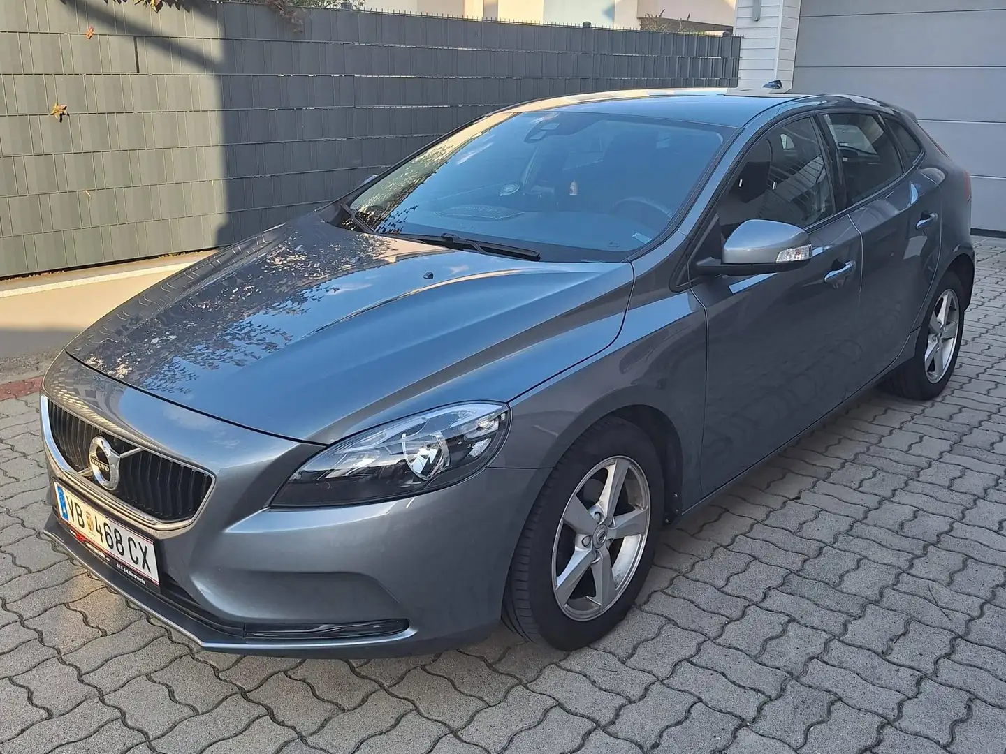 Volvo V40 V40 D2 2.0 Edition Edition Grau - 1
