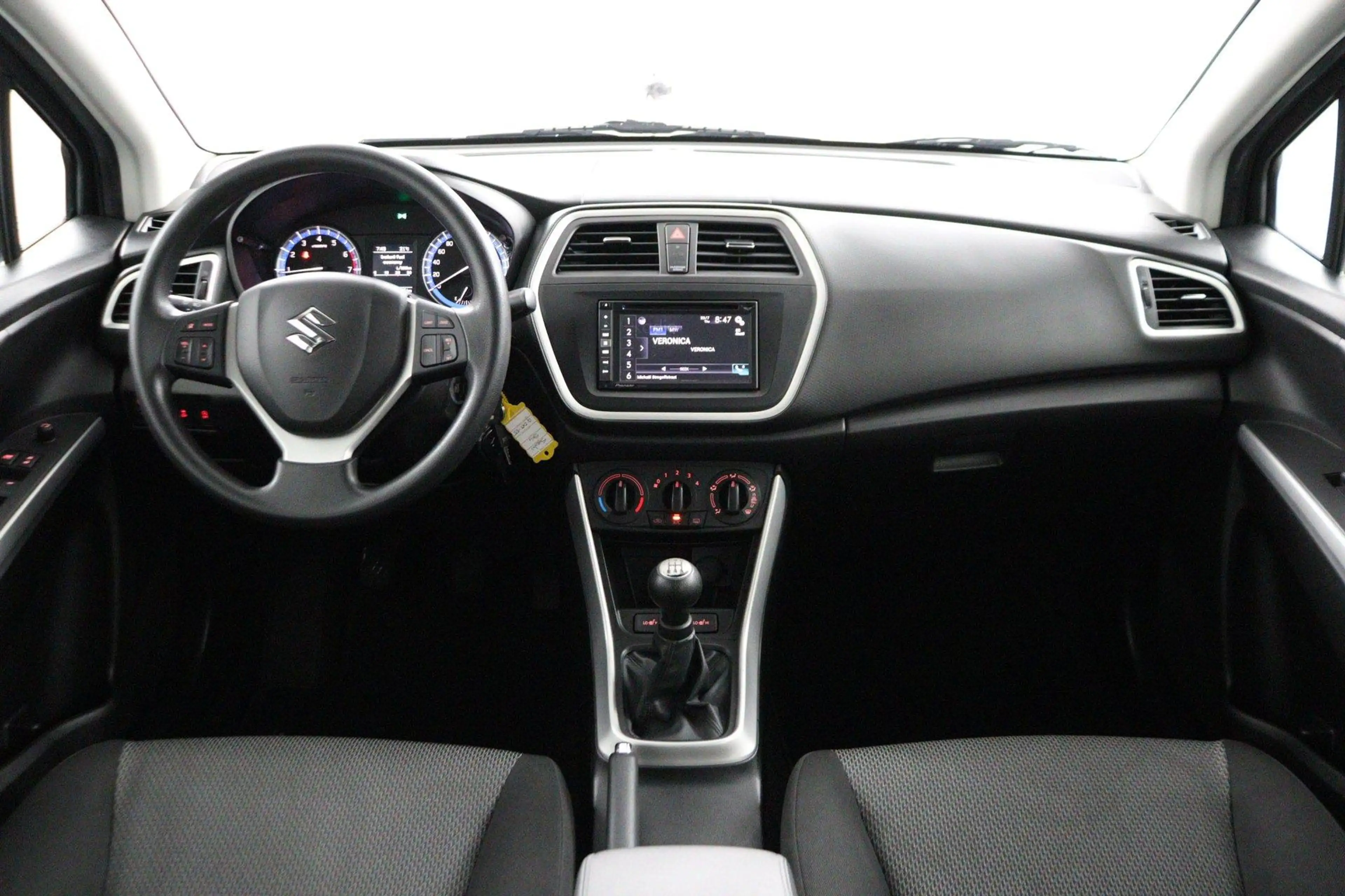 Suzuki SX4 S-Cross 1.6 Comfort — photo 9