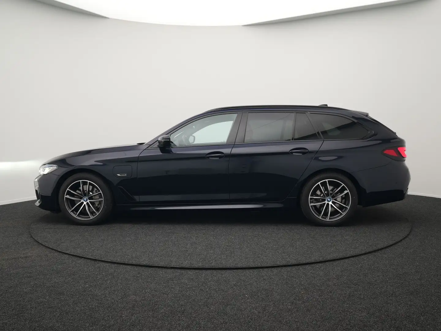 BMW 530 5-serie Touring 530e M Sport Plug In Hybrid 293pk Bleu - 2