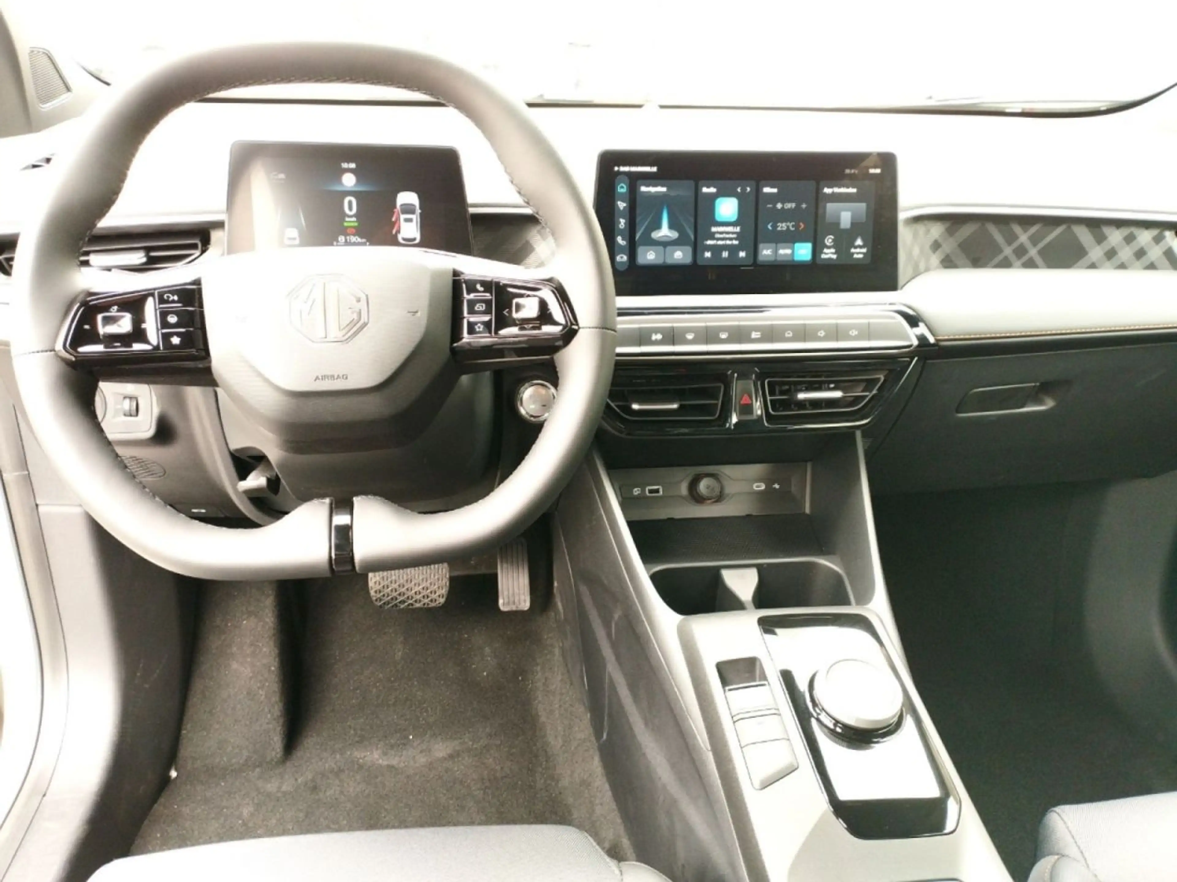 MG MG3 Hybrid+ Luxury 1.5 — photo 9
