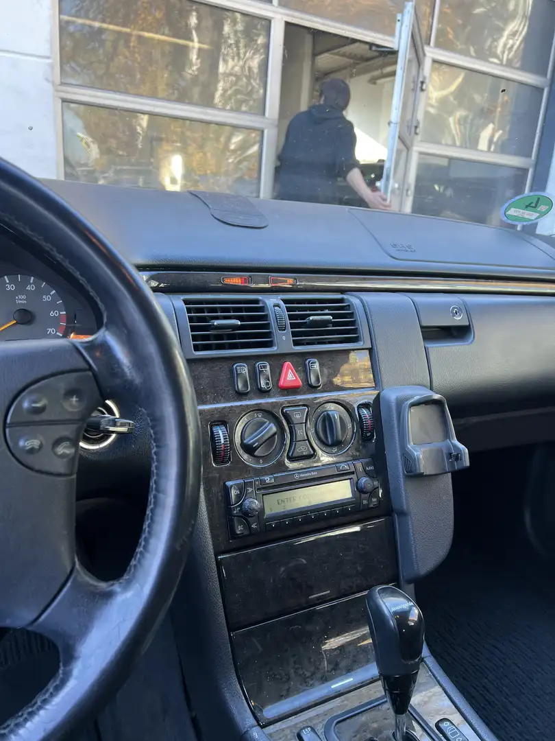 Mercedes-Benz E 240 T Elegance - 2