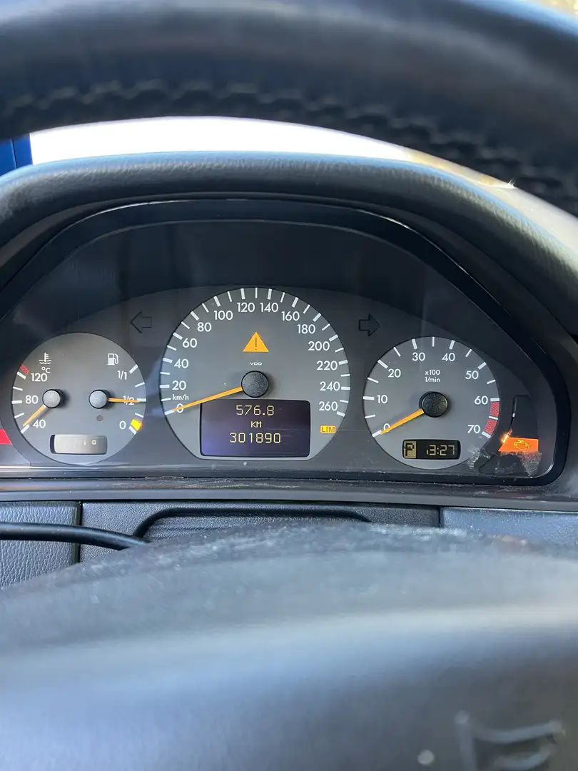 Mercedes-Benz E 240 T Elegance - 1