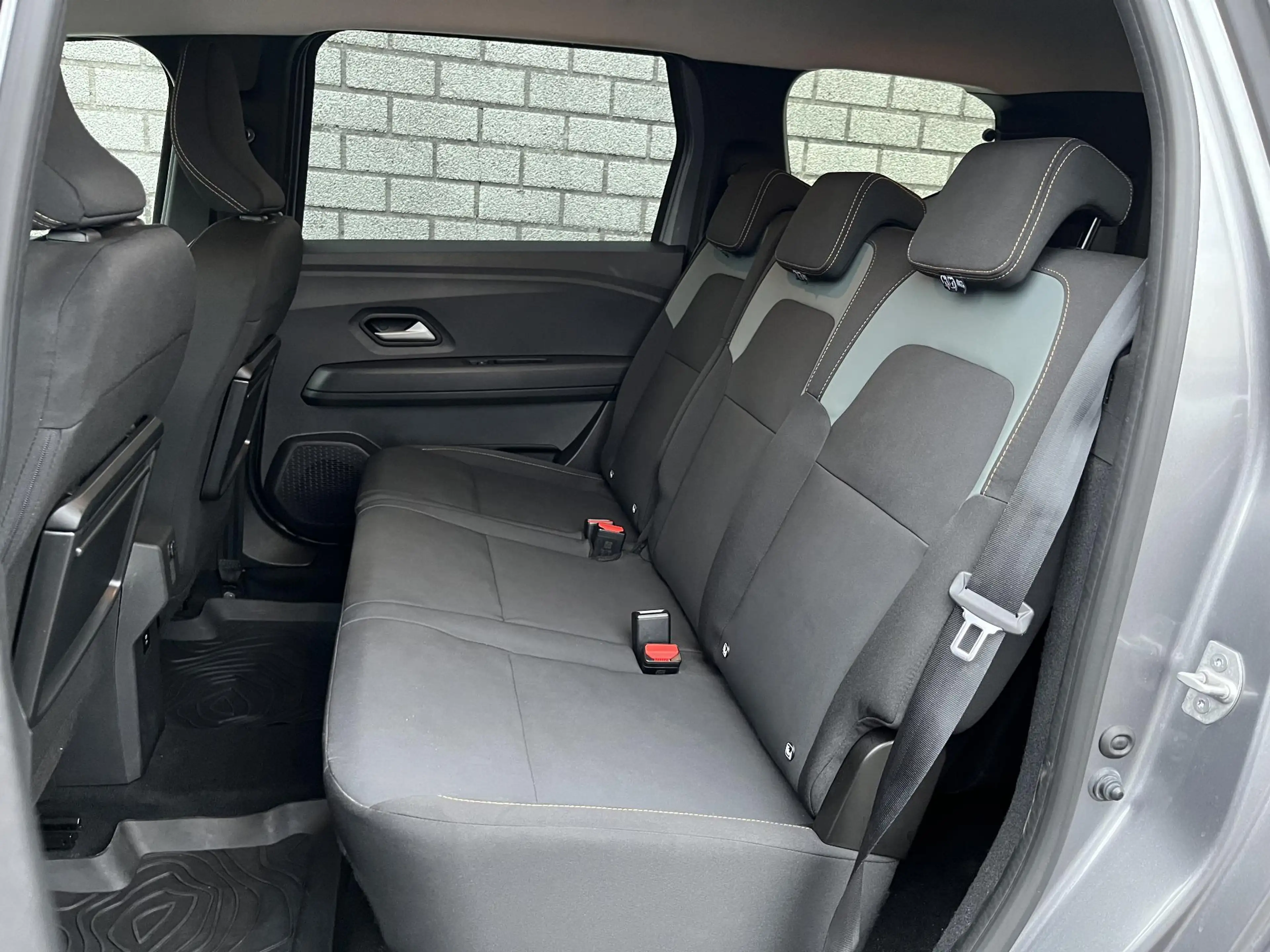 Dacia Jogger 1.8 Hybrid 155 Limited Edition 7p. | Camera | Navi — photo 8