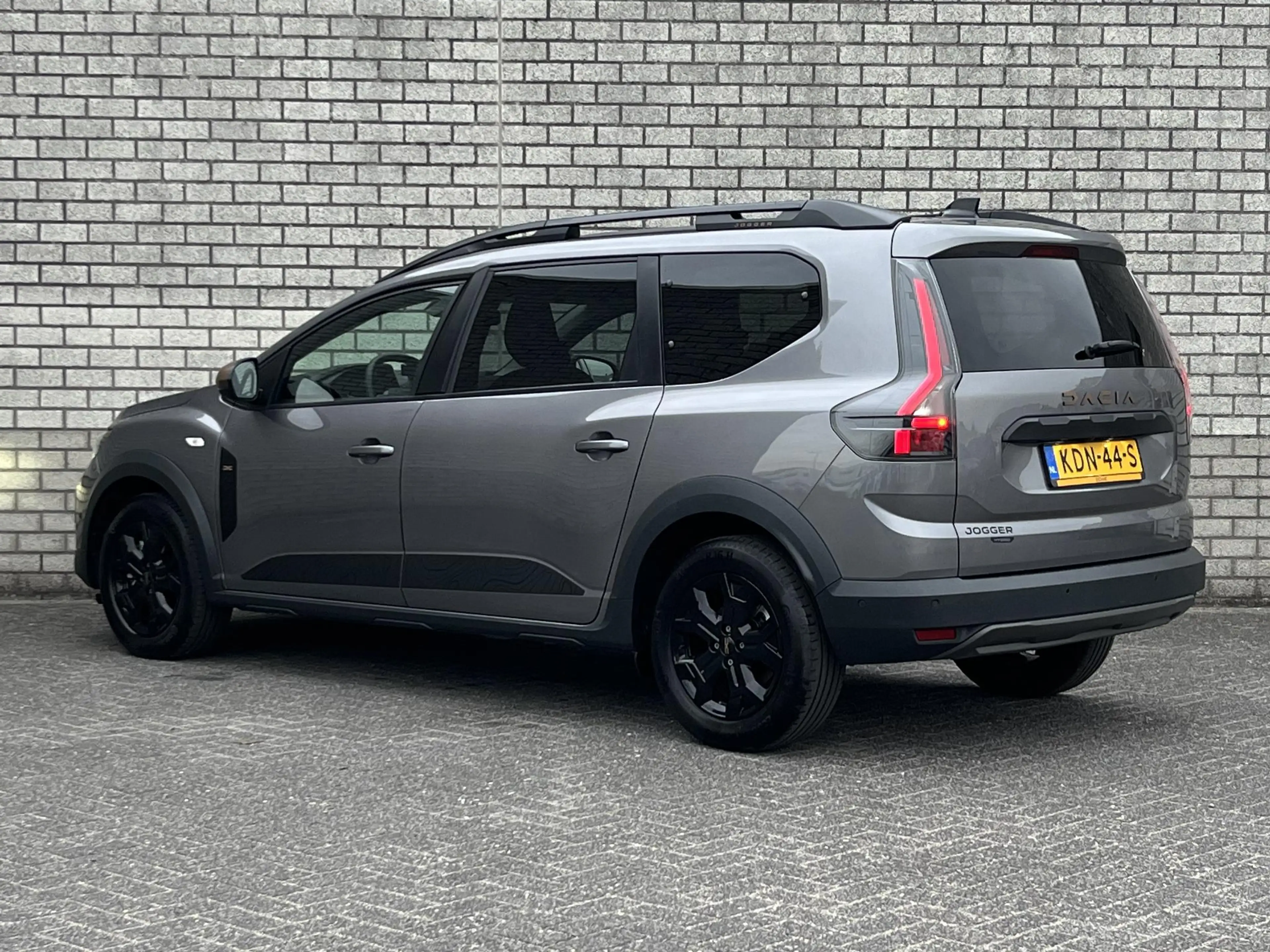 Dacia Jogger 1.8 Hybrid 155 Limited Edition 7p. | Camera | Navi — photo 6