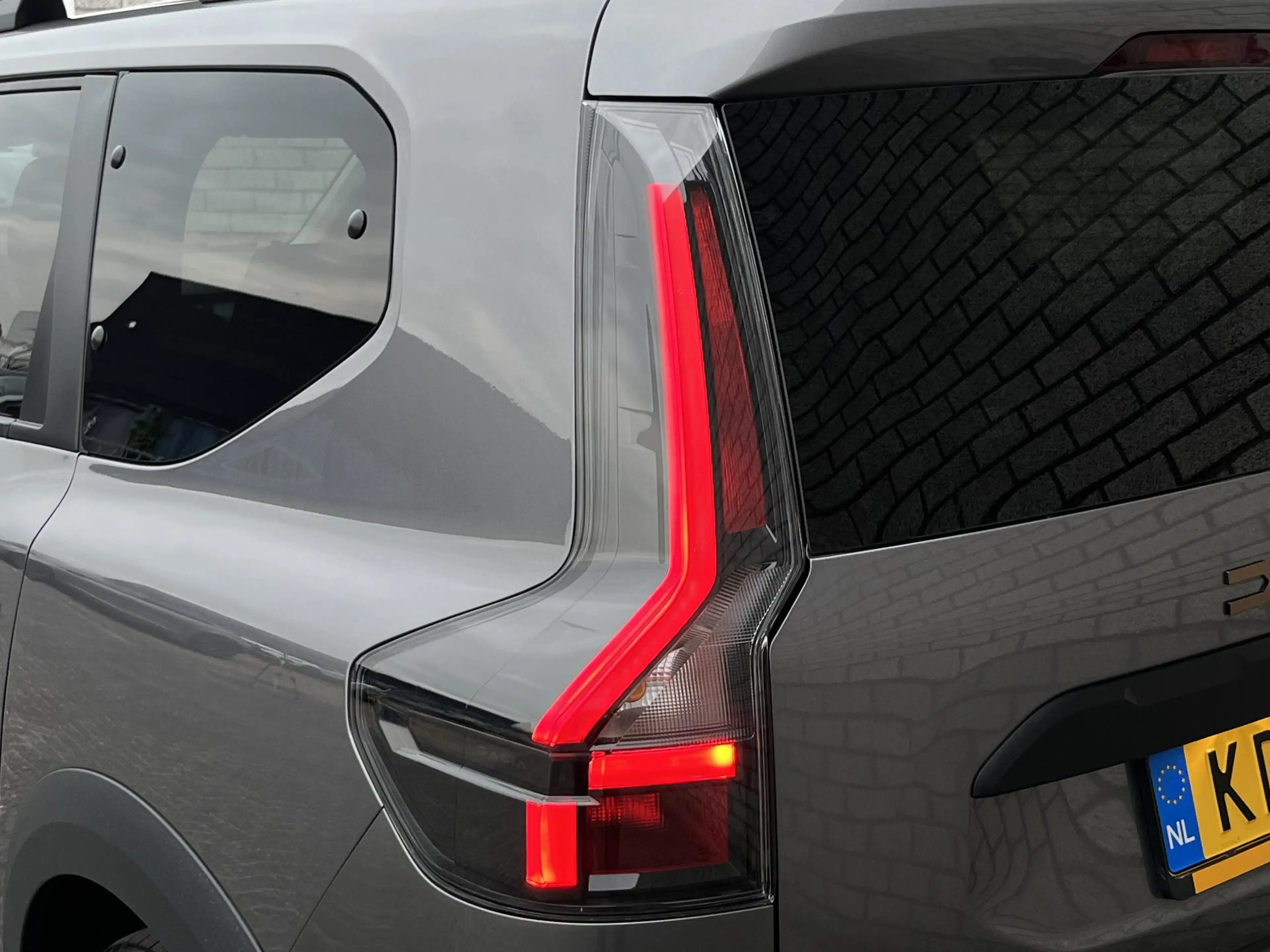 Dacia Jogger 1.8 Hybrid 155 Limited Edition 7p. | Camera | Navi — photo 30