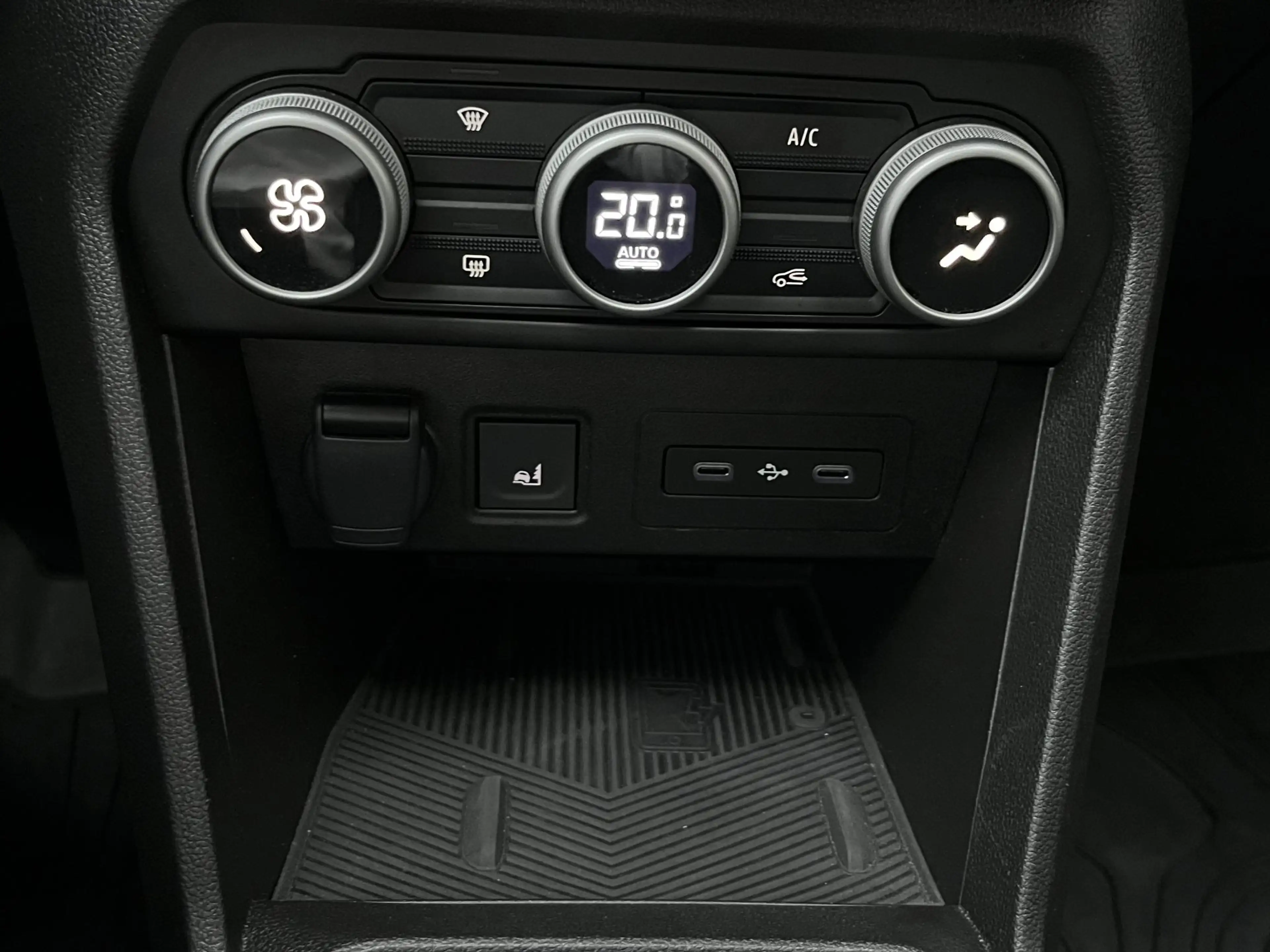 Dacia Jogger 1.8 Hybrid 155 Limited Edition 7p. | Camera | Navi — photo 13