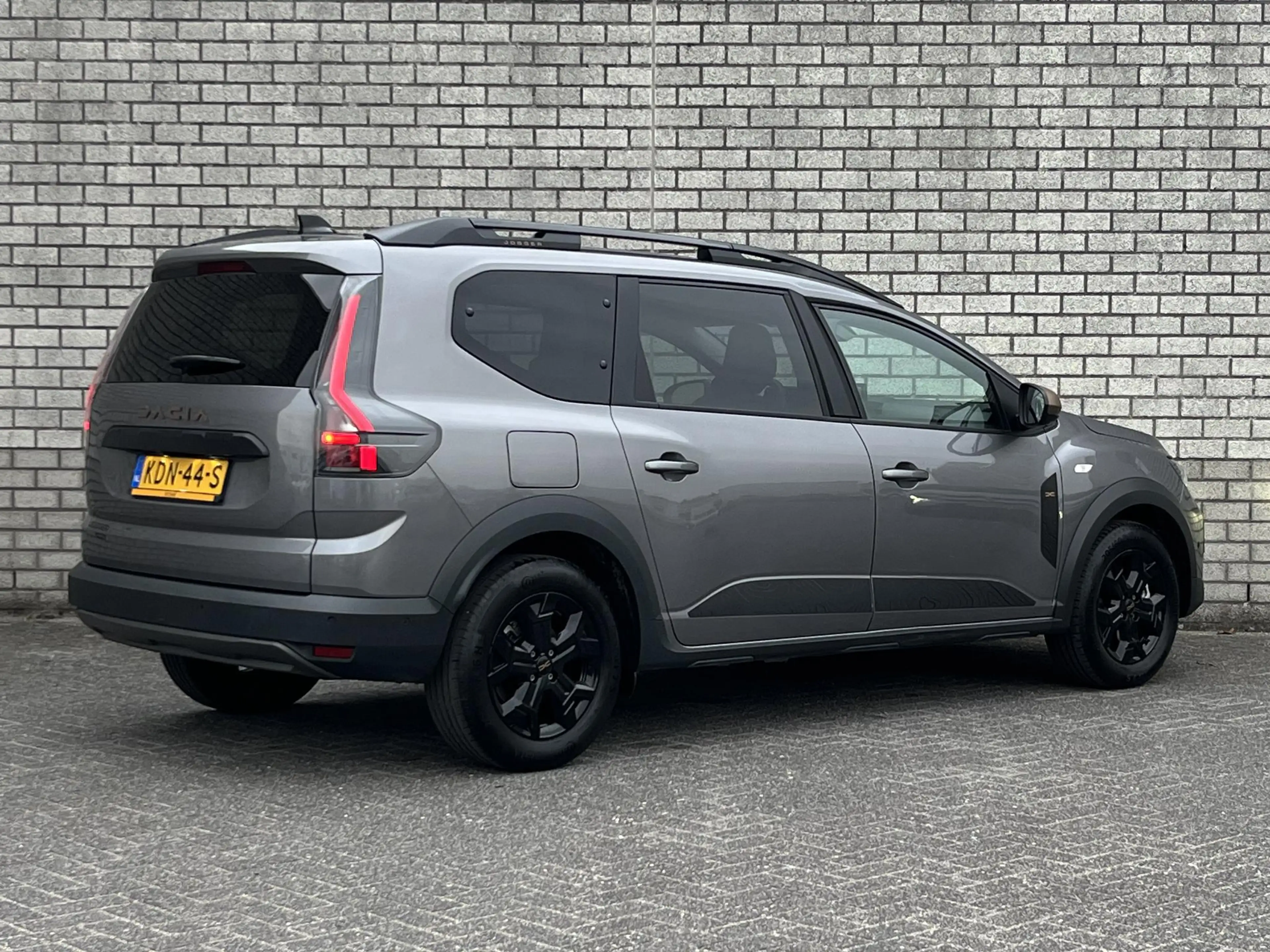 Dacia Jogger 1.8 Hybrid 155 Limited Edition 7p. | Camera | Navi — photo 2
