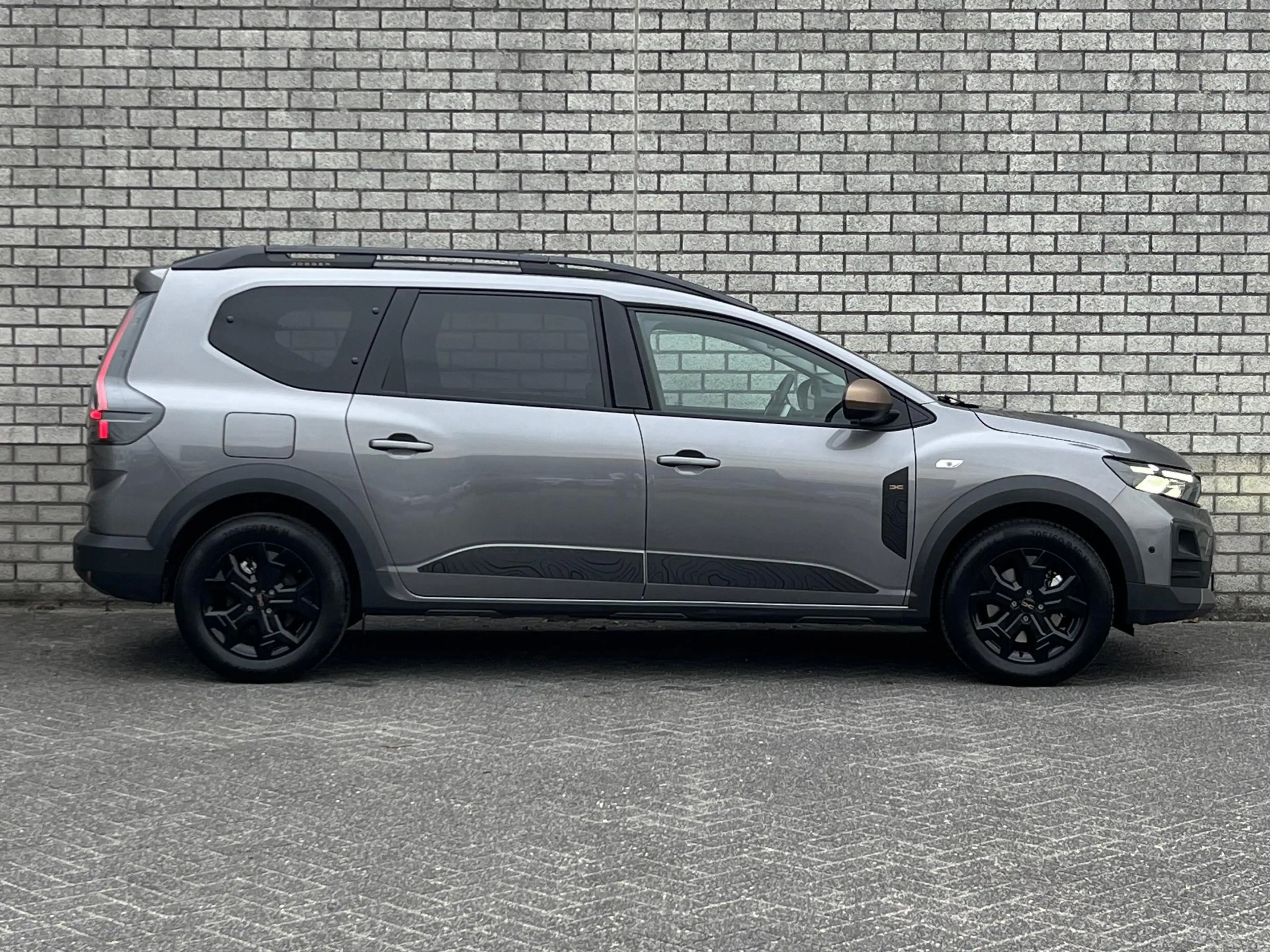 Dacia Jogger 1.8 Hybrid 155 Limited Edition 7p. | Camera | Navi — photo 18
