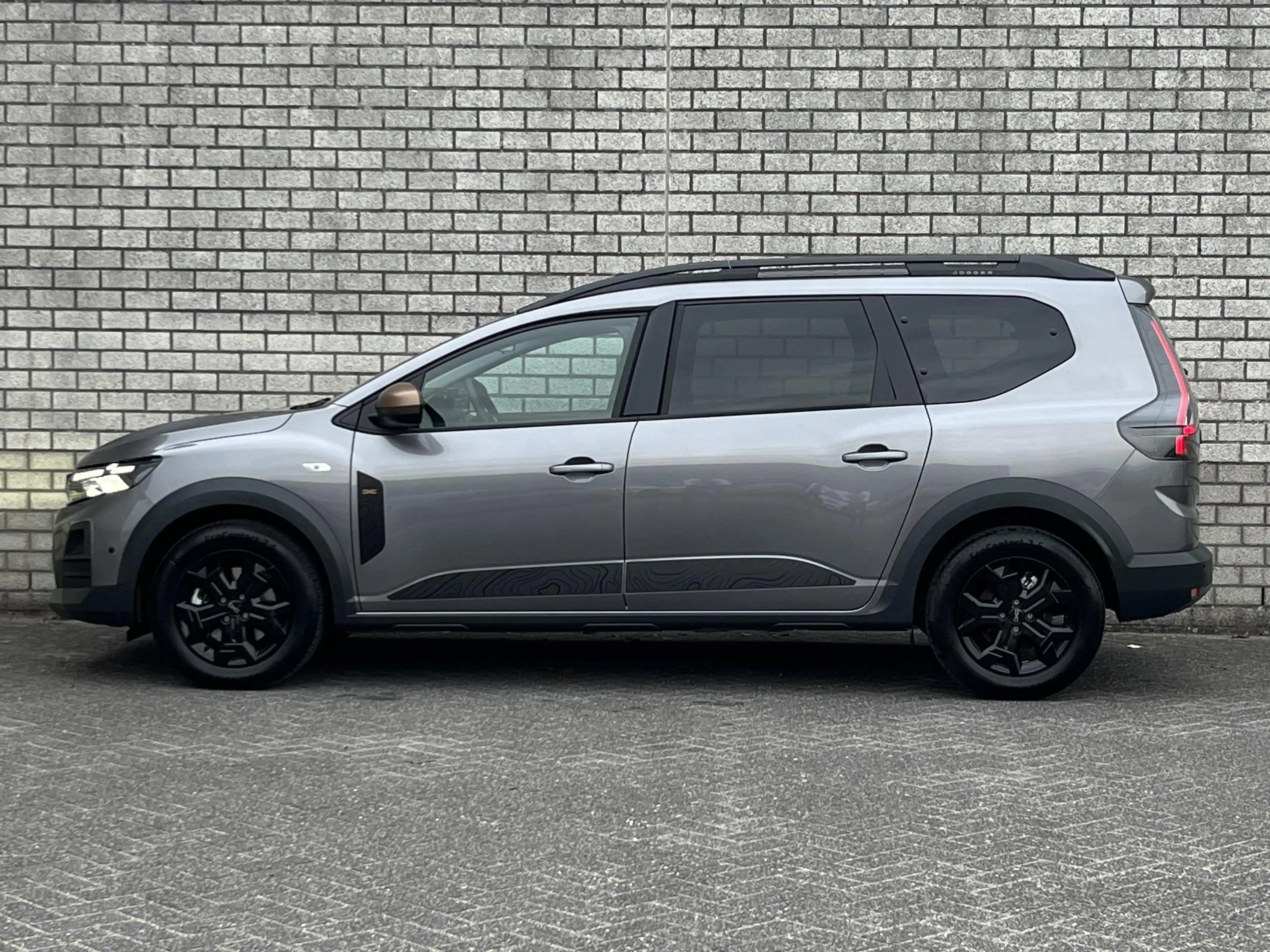 Dacia Jogger 1.8 Hybrid 155 Limited Edition 7p. | Camera | Navi — photo 17