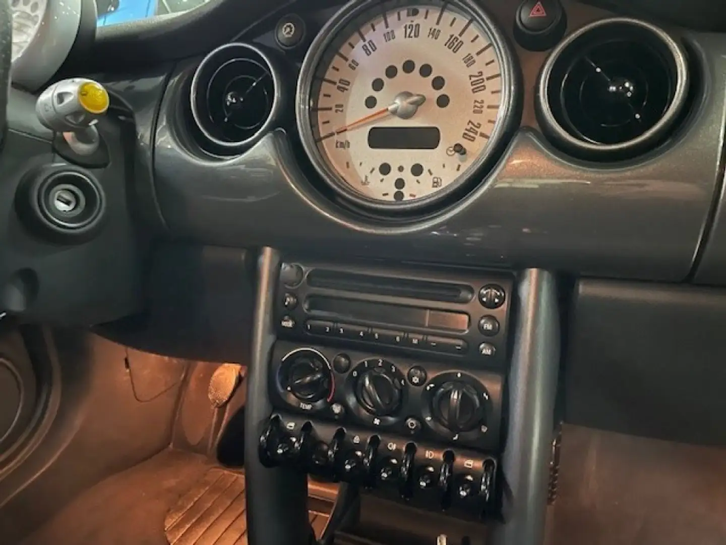 MINI Cooper 1.6 COOPER PEPPER / AIRCO / CRUISE / CV / ZWART / Zwart - 2