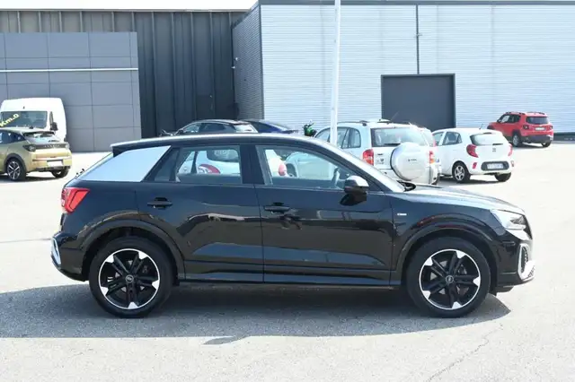 Audi Q2 view 4
