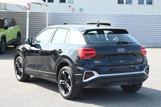 Audi Q2 view 7