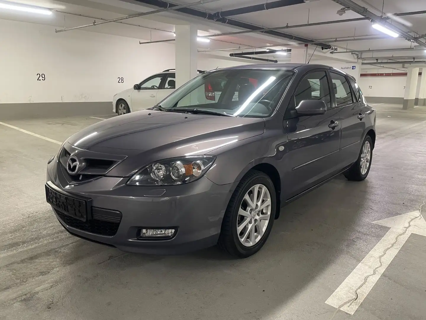 Mazda 3 Lim. 1.6 Sport Active Grau - 1
