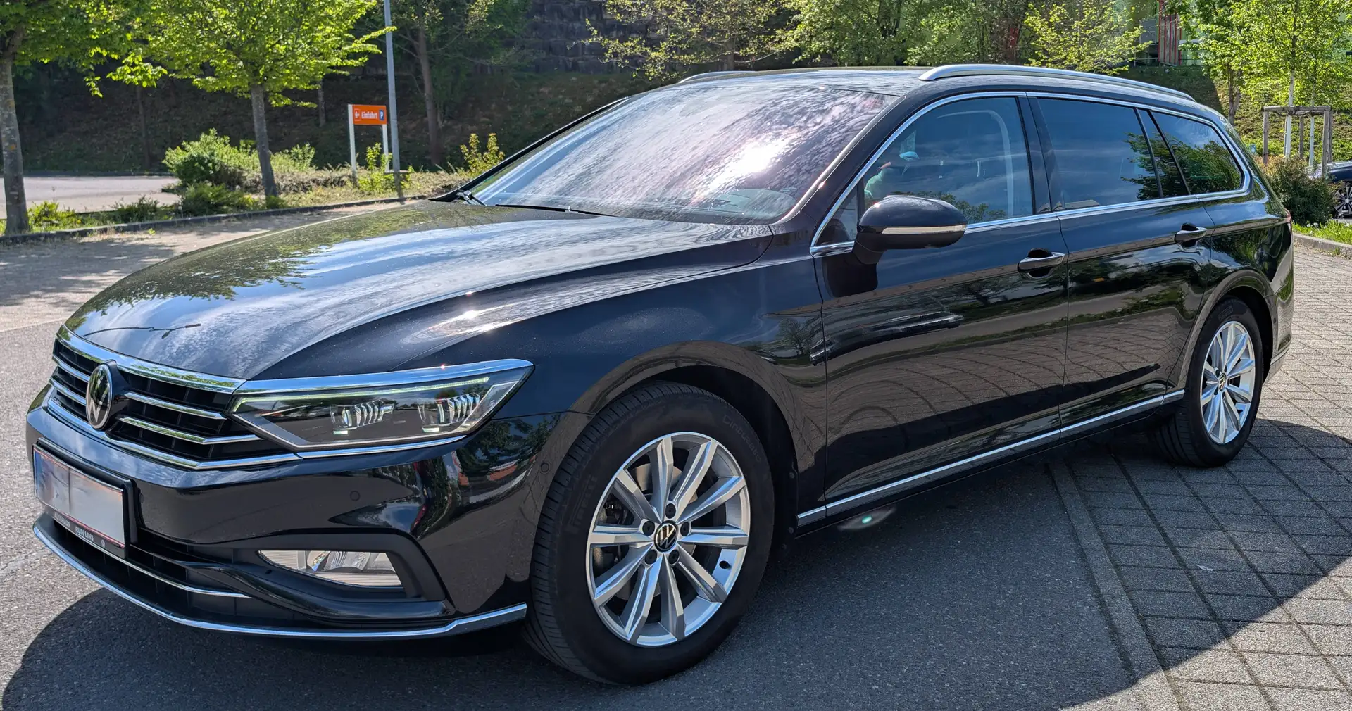 Volkswagen Passat Variant Passat Variant Elegance 2,0 TDI 4Motion DSG Elegan Schwarz - 1