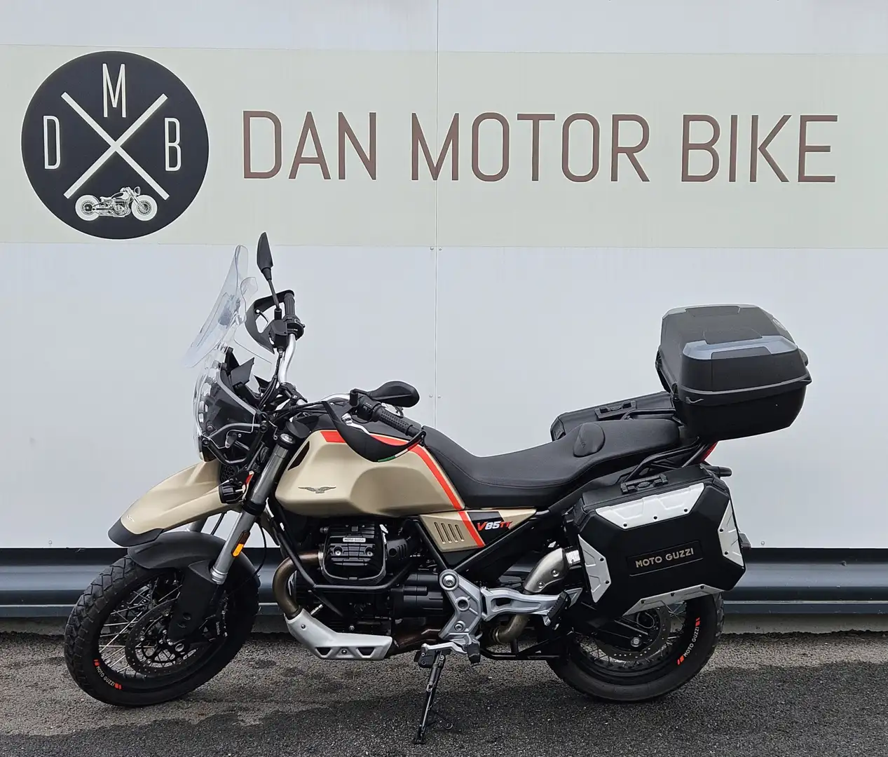 Moto Guzzi V 85 TT - 1