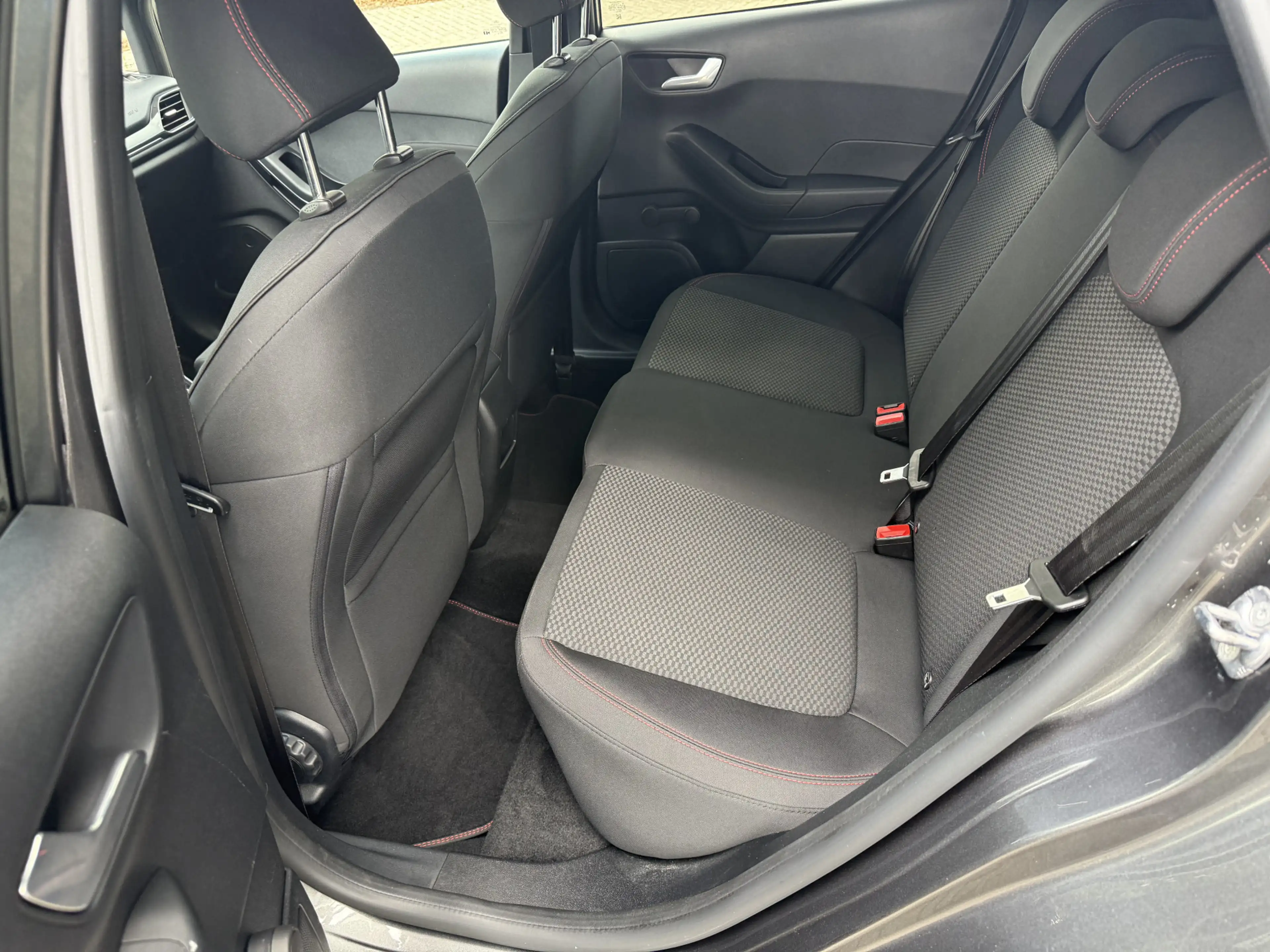 Ford Fiesta 1.0 EcoBoost ST-Line — photo 12