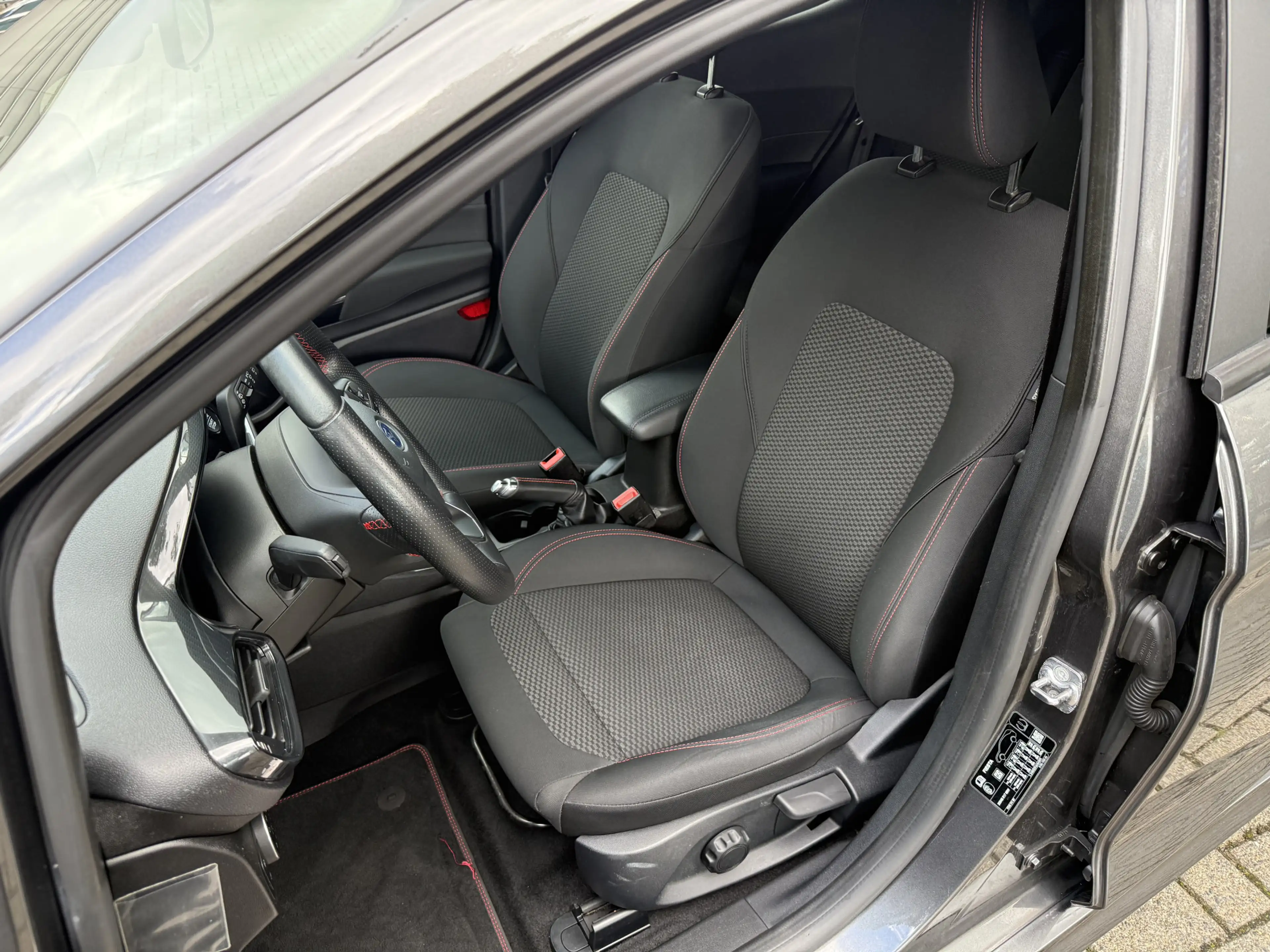 Ford Fiesta 1.0 EcoBoost ST-Line — photo 11