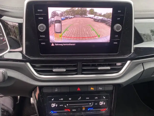 Volkswagen T-Roc view 7