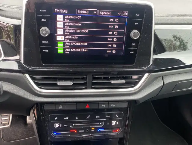 Volkswagen T-Roc view 8