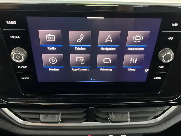 Volkswagen T-Roc view 15