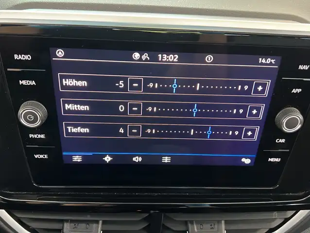 Volkswagen T-Roc view 19