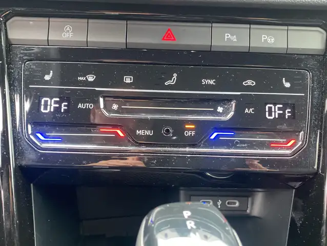 Volkswagen T-Roc view 12