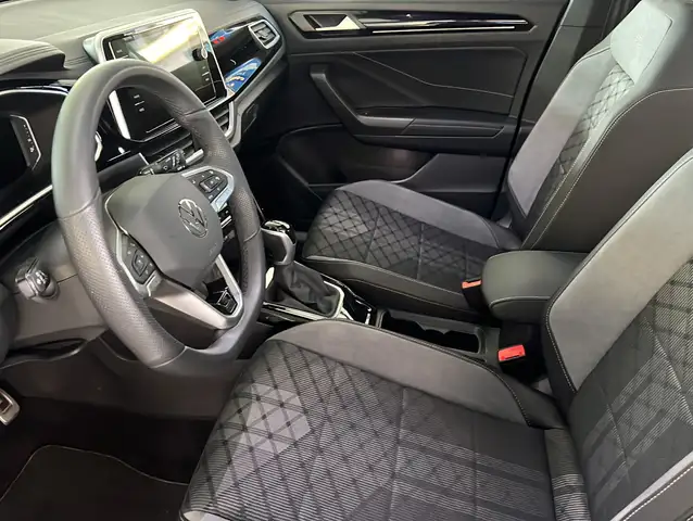 Volkswagen T-Roc view 3