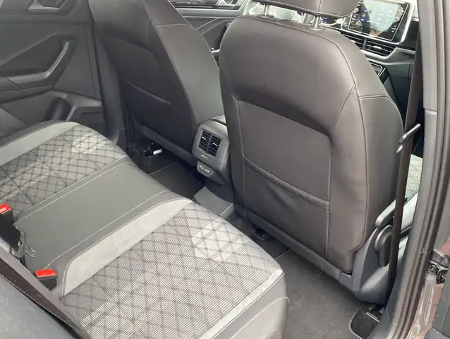 Volkswagen T-Roc view 19