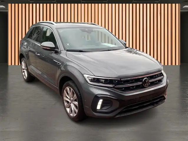 Volkswagen T-Roc view 4