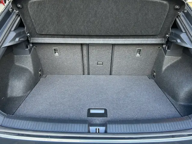 Volkswagen T-Roc view 12