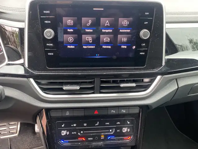 Volkswagen T-Roc view 9